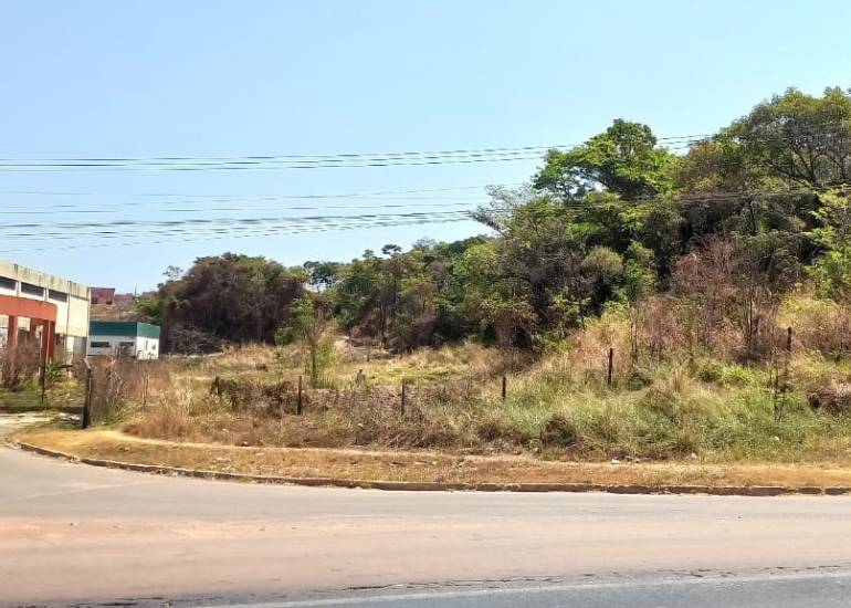 Area localizada com frente para BR-040, a apenas 6km do CEASA de Minas Gerais.