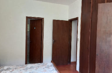 Sitio com acesso por estrada asfaltada, proximidade da BR-381.