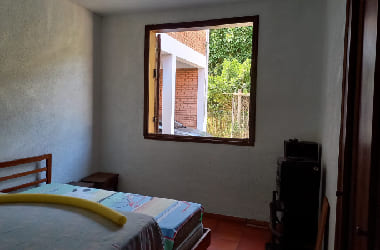Sitio com acesso por estrada asfaltada, proximidade da BR-381.